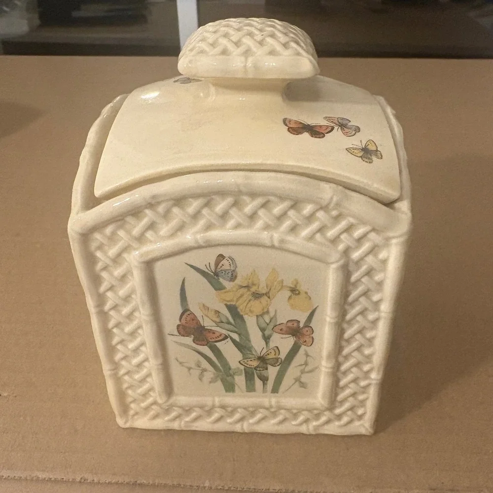 Vintage Enesco 1978 Ceramic Butterfly‎ Garden Trellis Container w Lid Japan